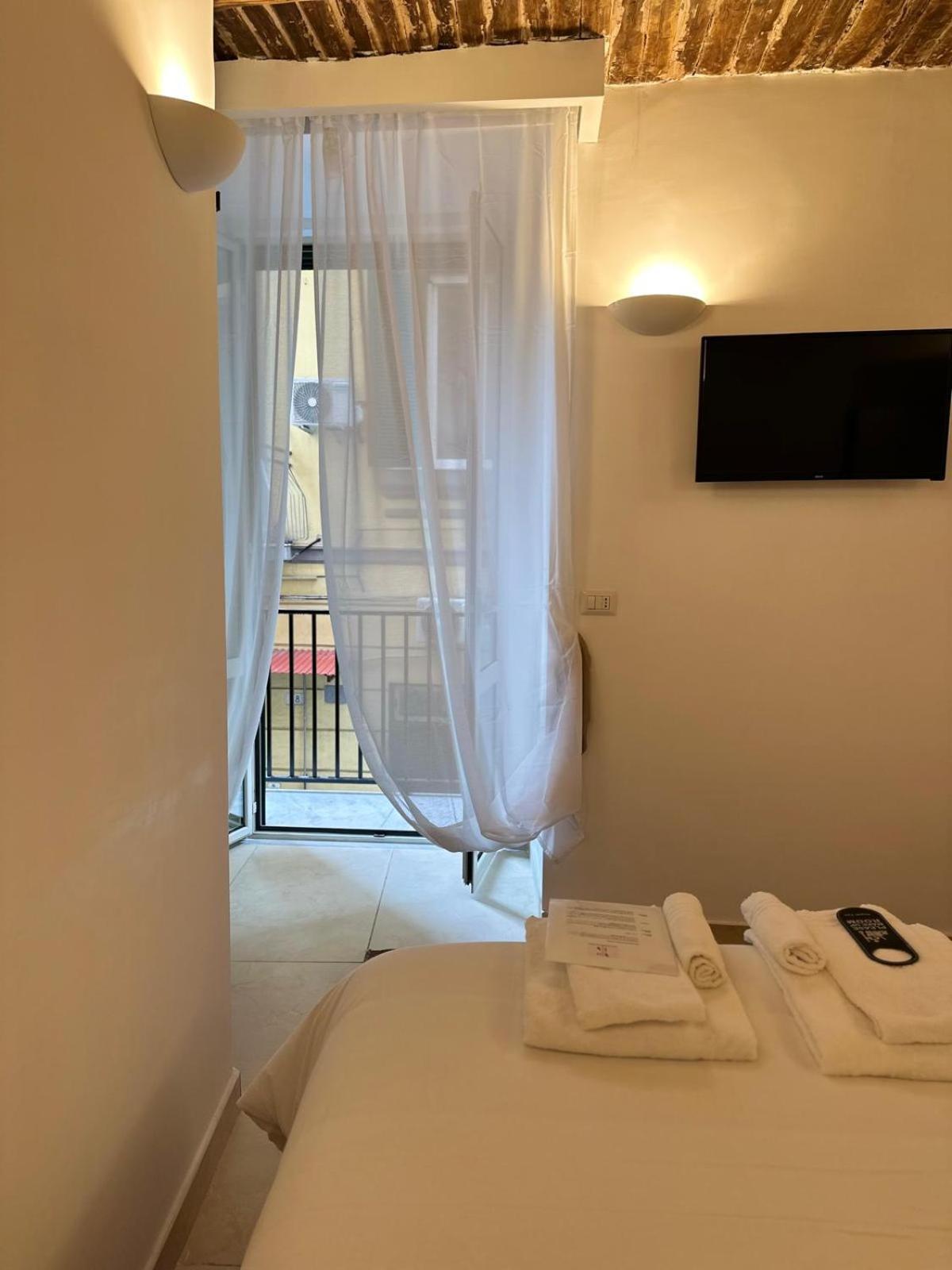 Ai 13 Gradoni Di Chiaia Bed and Breakfast Napoli Eksteriør billede